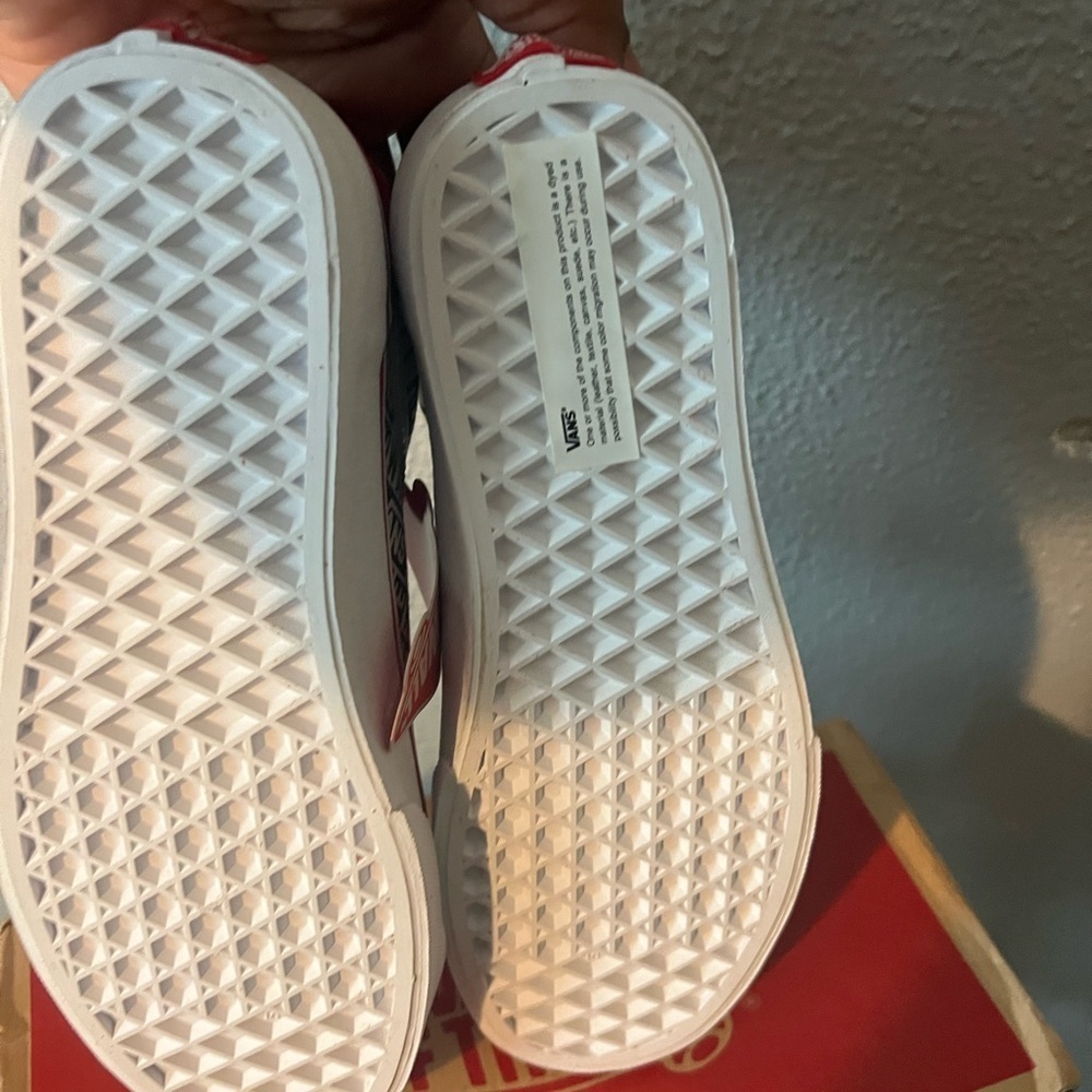 Vans kid size 4 fits lady size 5.5 dead stock - Picture 8 of 9